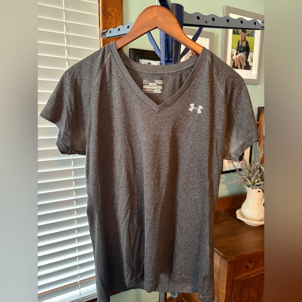 Under Armour Women’s Charcoal V-Neck Tee
